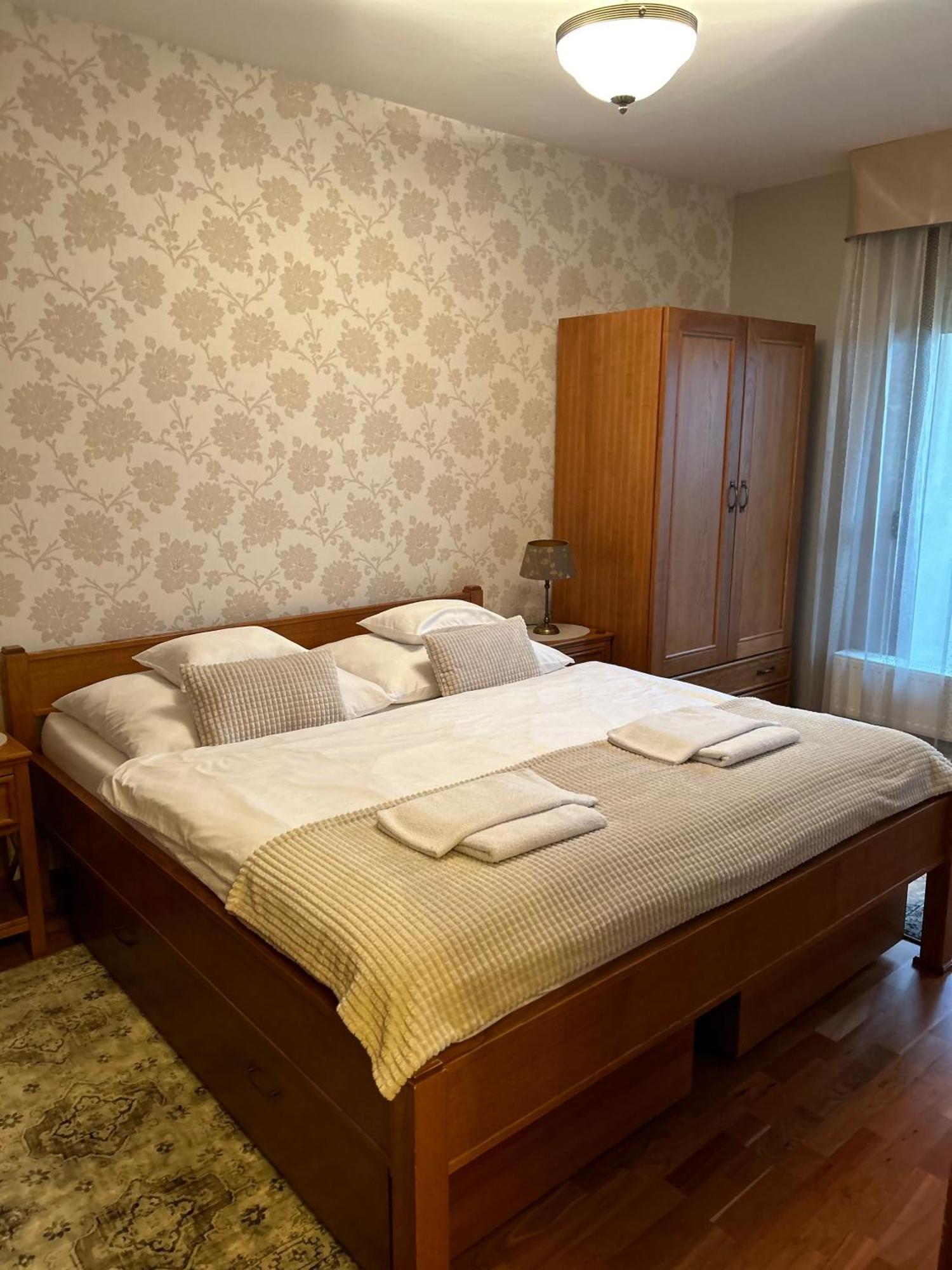Danube Terrace Elegant With 2 Bedroom With Free Air Conditioner And Private Parking Budapeste Exterior foto