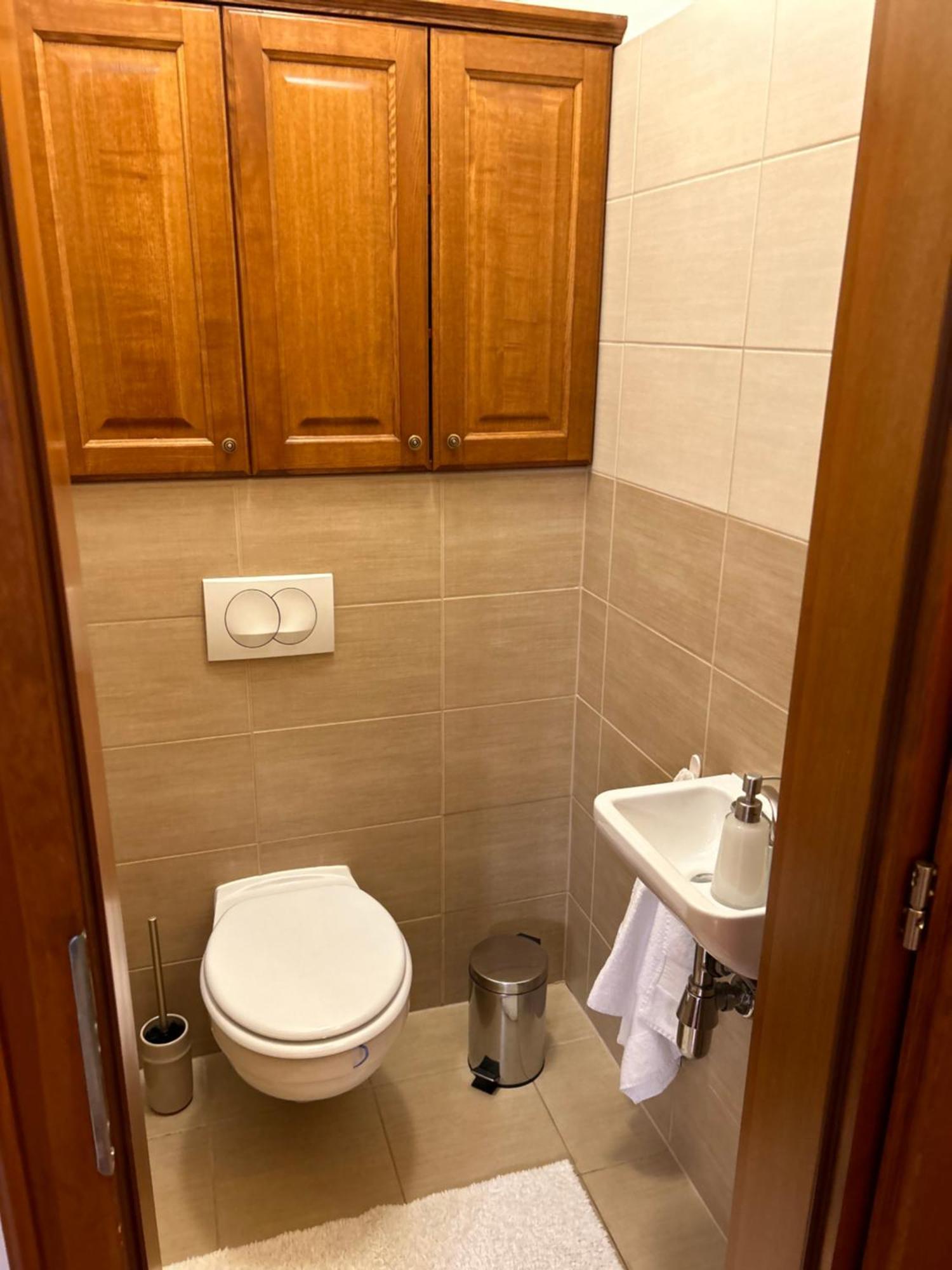 Danube Terrace Elegant With 2 Bedroom With Free Air Conditioner And Private Parking Budapeste Exterior foto
